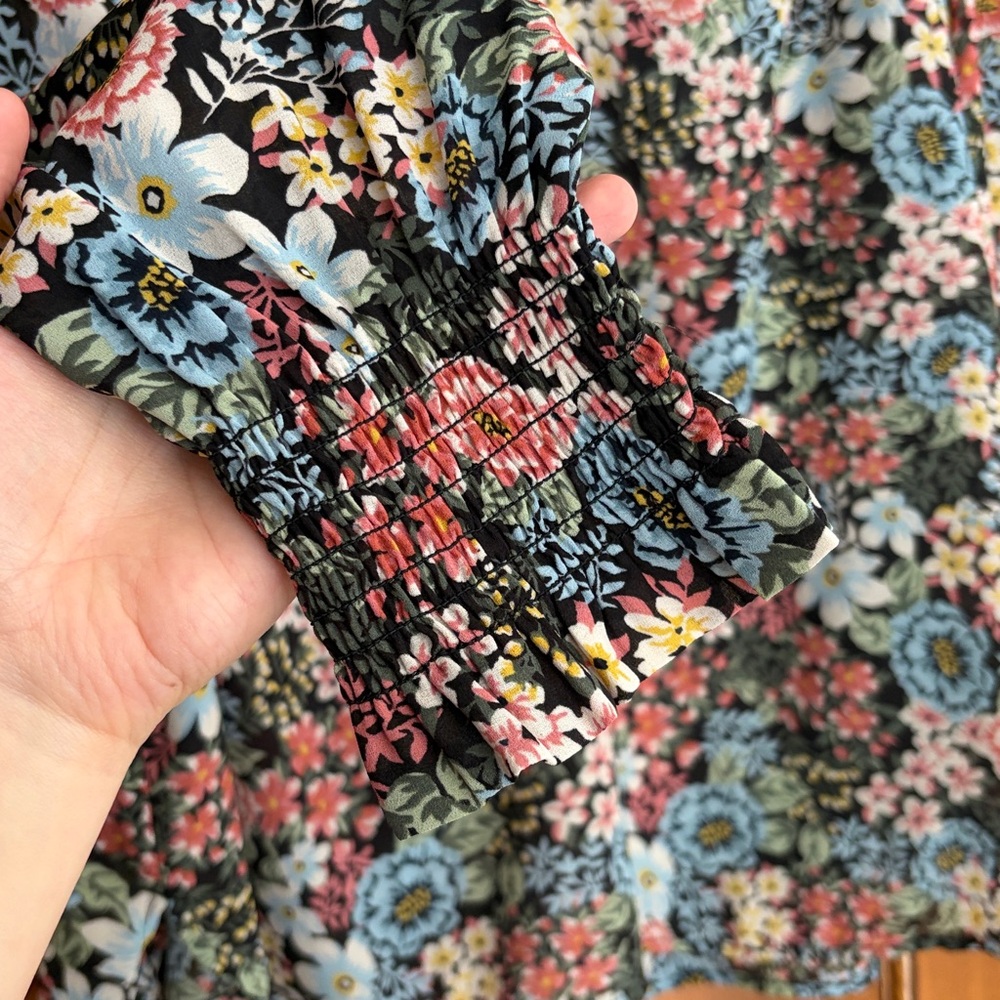 LOFT floral smocked top - Picture 2 of 6